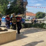 Köy muhtarını vuran şahıs adliyeye kask ve çelik yelekle getirildi